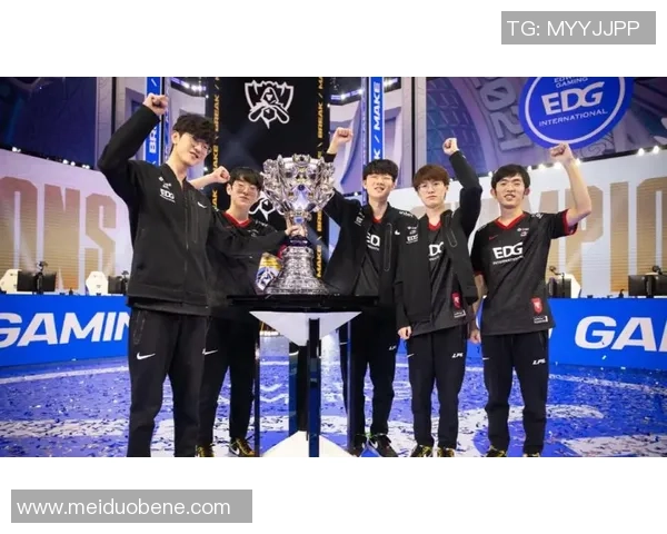 EDG鏖战JDG巅峰对决再燃激情谁能笑到最后夺冠荣耀