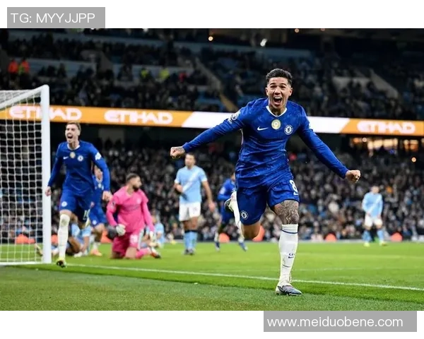 曼城迎战强敌挑战，激情对决展现英超巅峰对抗实力