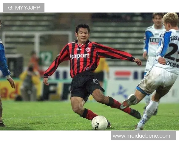 杨晨用实力与坚持诠释足球梦想展现中国球员在国际赛场的坚韧风采