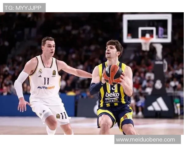 紧张对决：赛事比分悬殊背后的精彩瞬间与战术解析